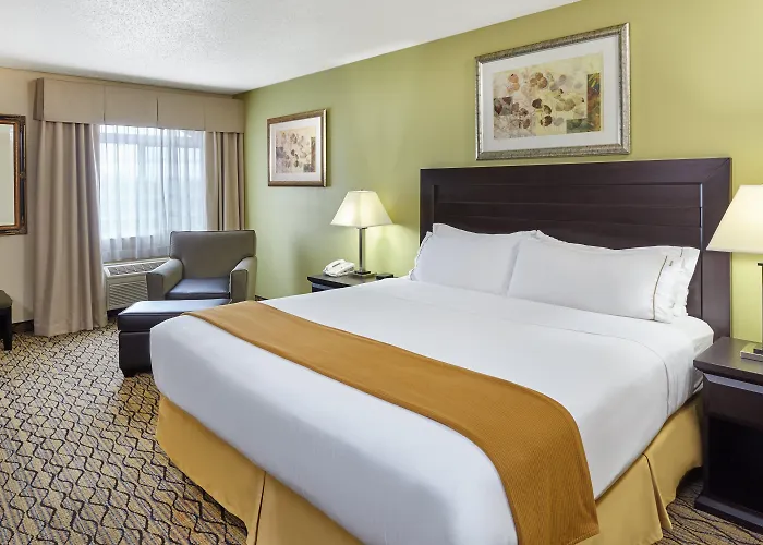 Holiday Inn Express & Suites Chicago-Libertyville By Ihg