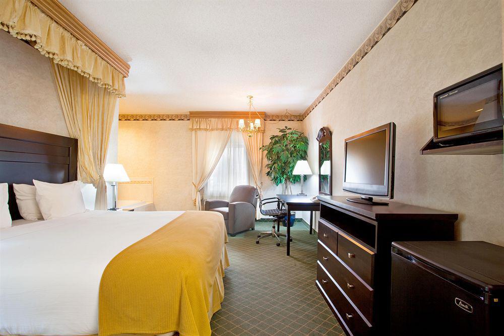 Express & Chicago-libertyville By Ihg Libertyville