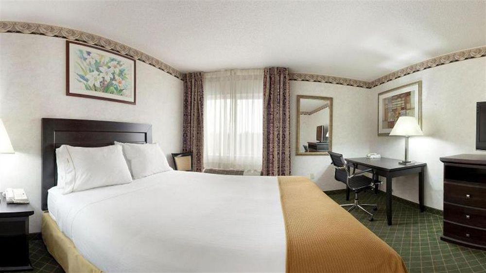 Express & Chicago-libertyville By Ihg Hotel Libertyville