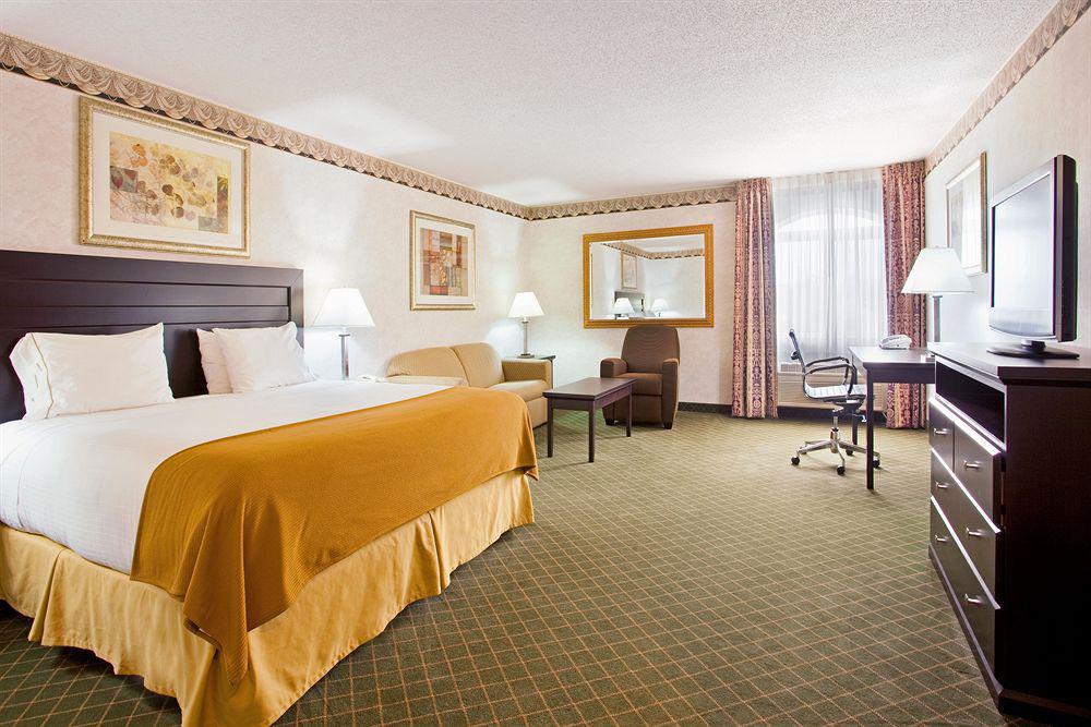 Express & Chicago-libertyville By Ihg Hotel Libertyville