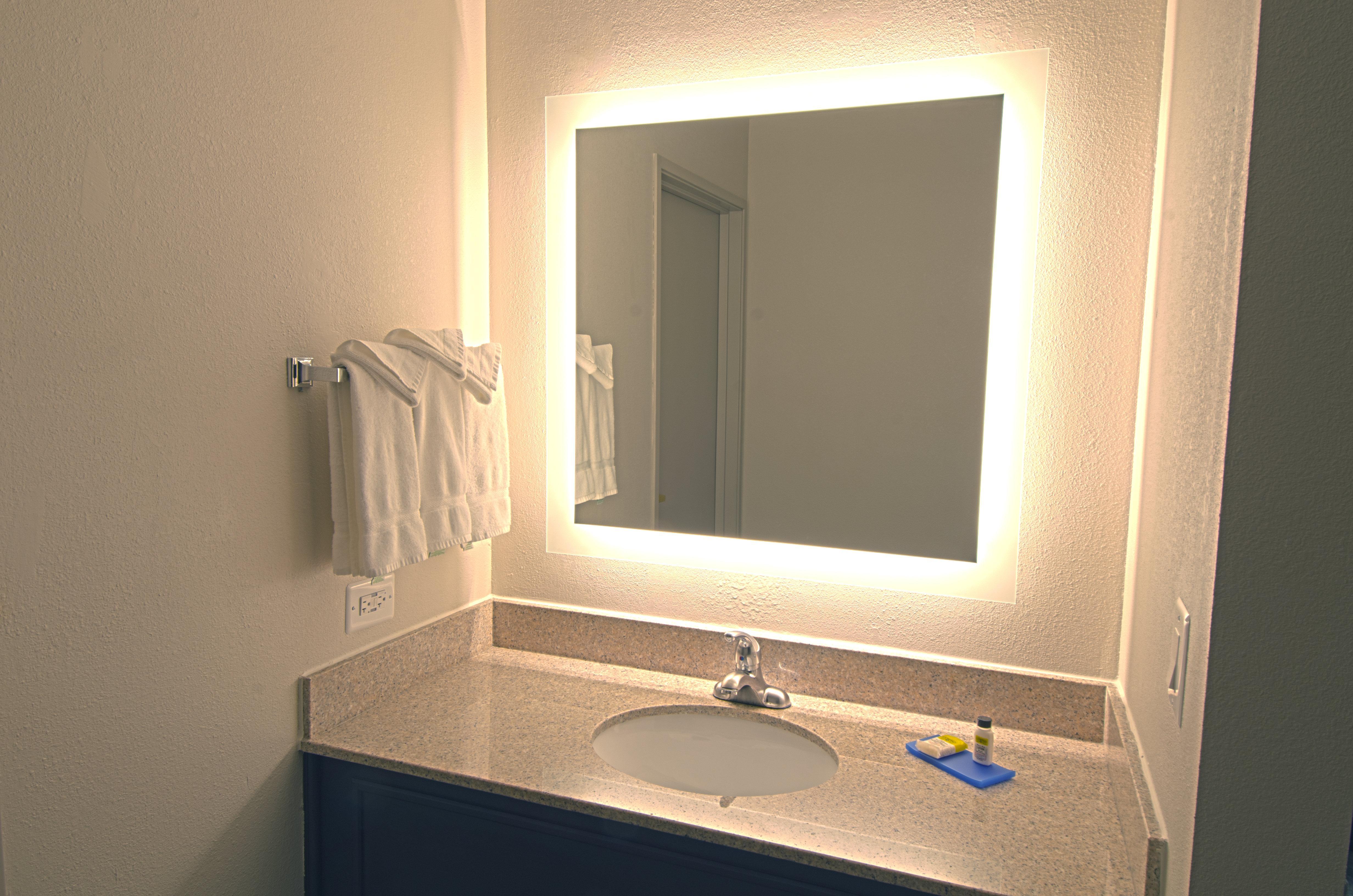Hotel Express & Chicago-libertyville By Ihg