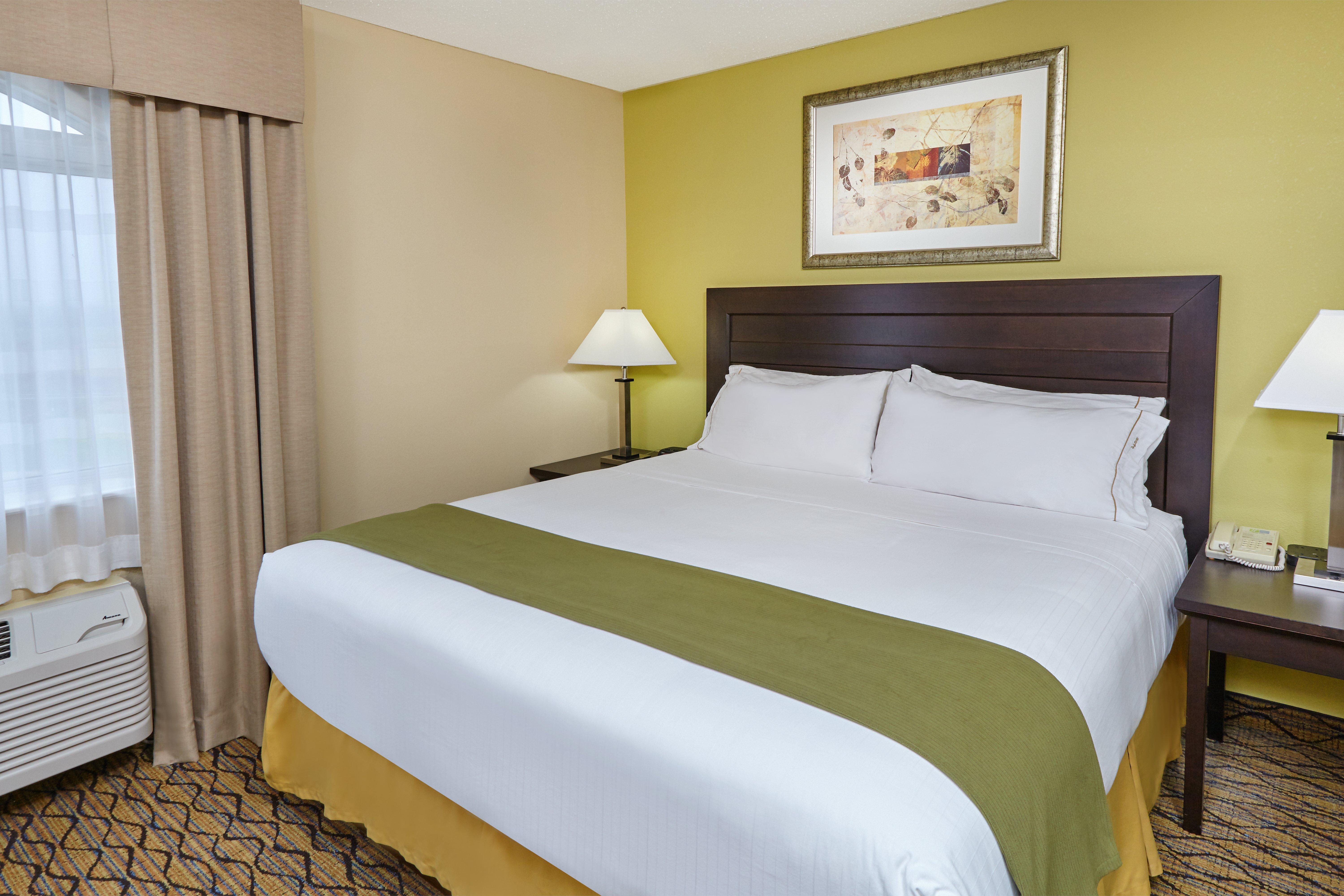 Express & Chicago-libertyville By Ihg Hotel 2*
