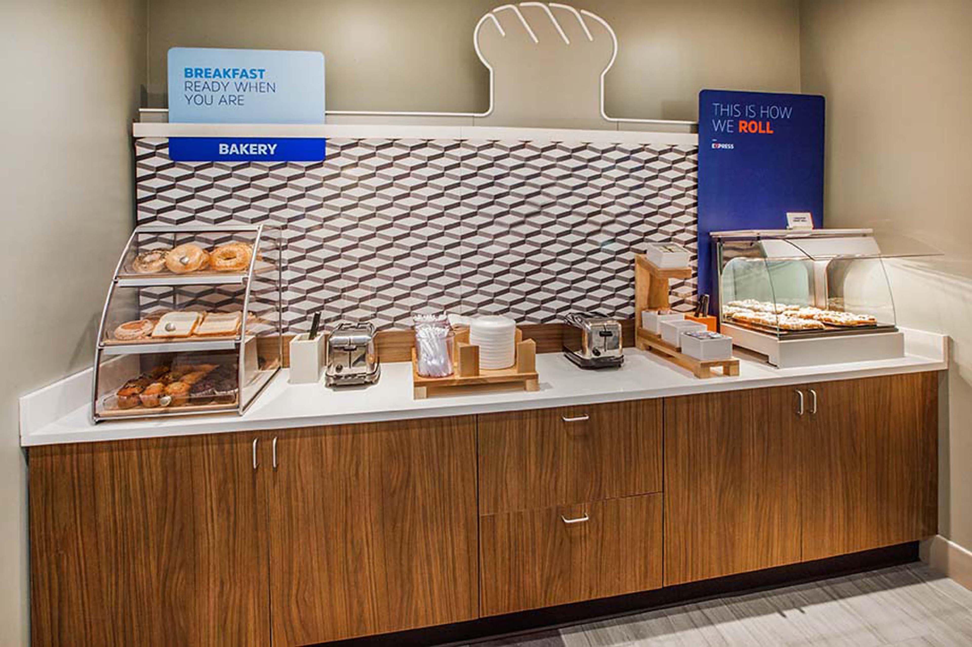 Express & Chicago-libertyville By Ihg 2*