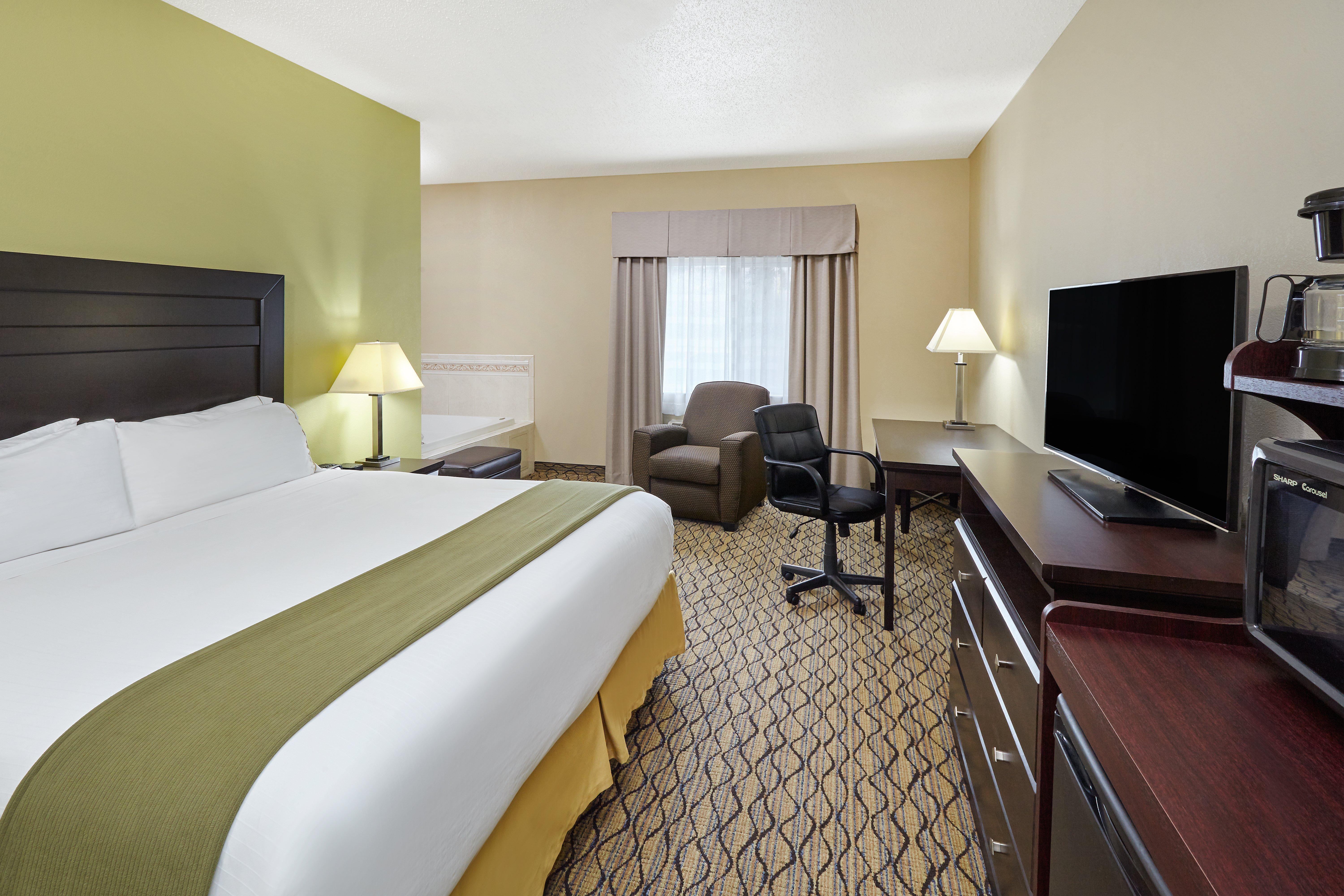 Hotel Express & Chicago-libertyville By Ihg 2*