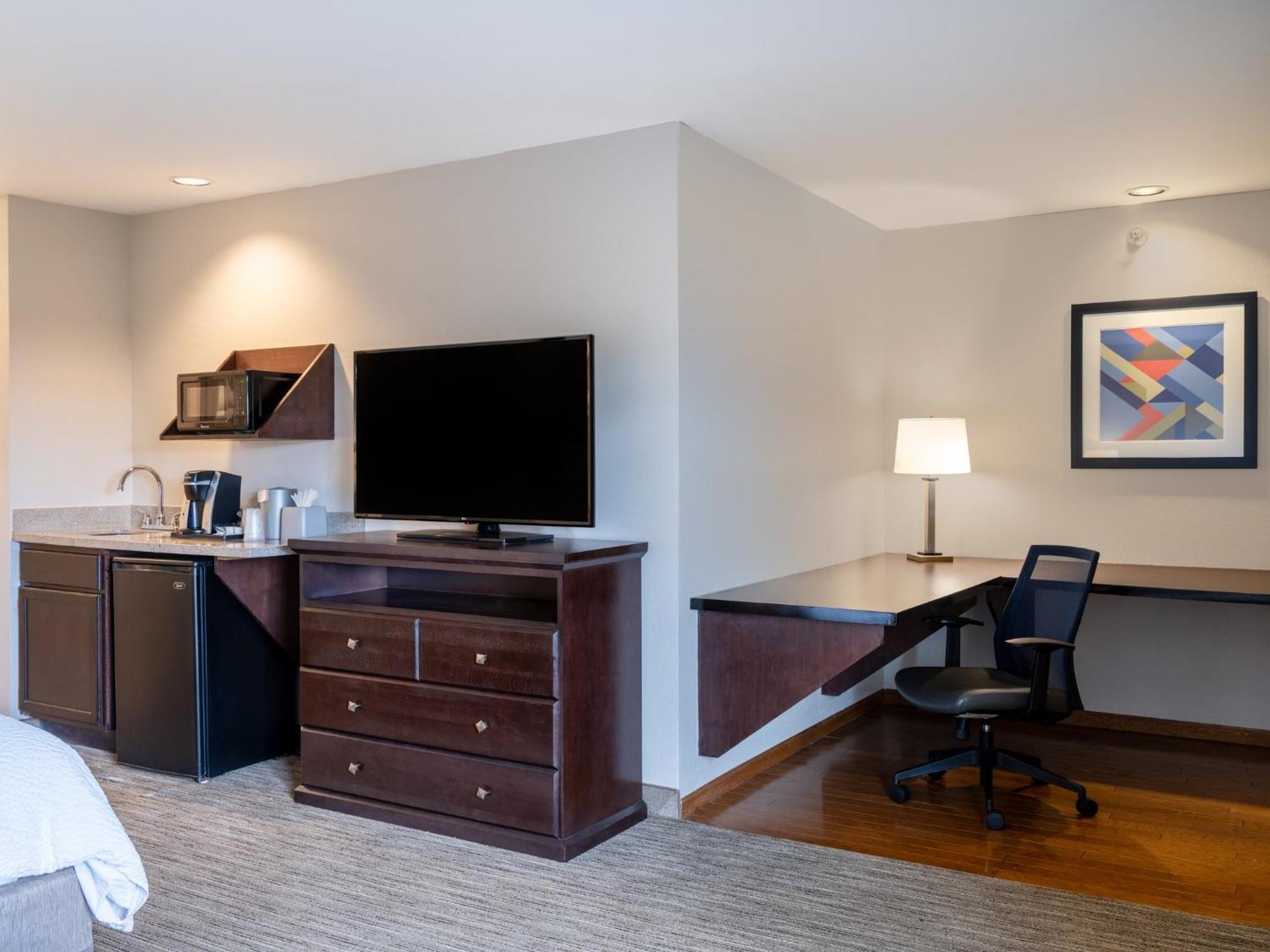 Express & Chicago-libertyville By Ihg