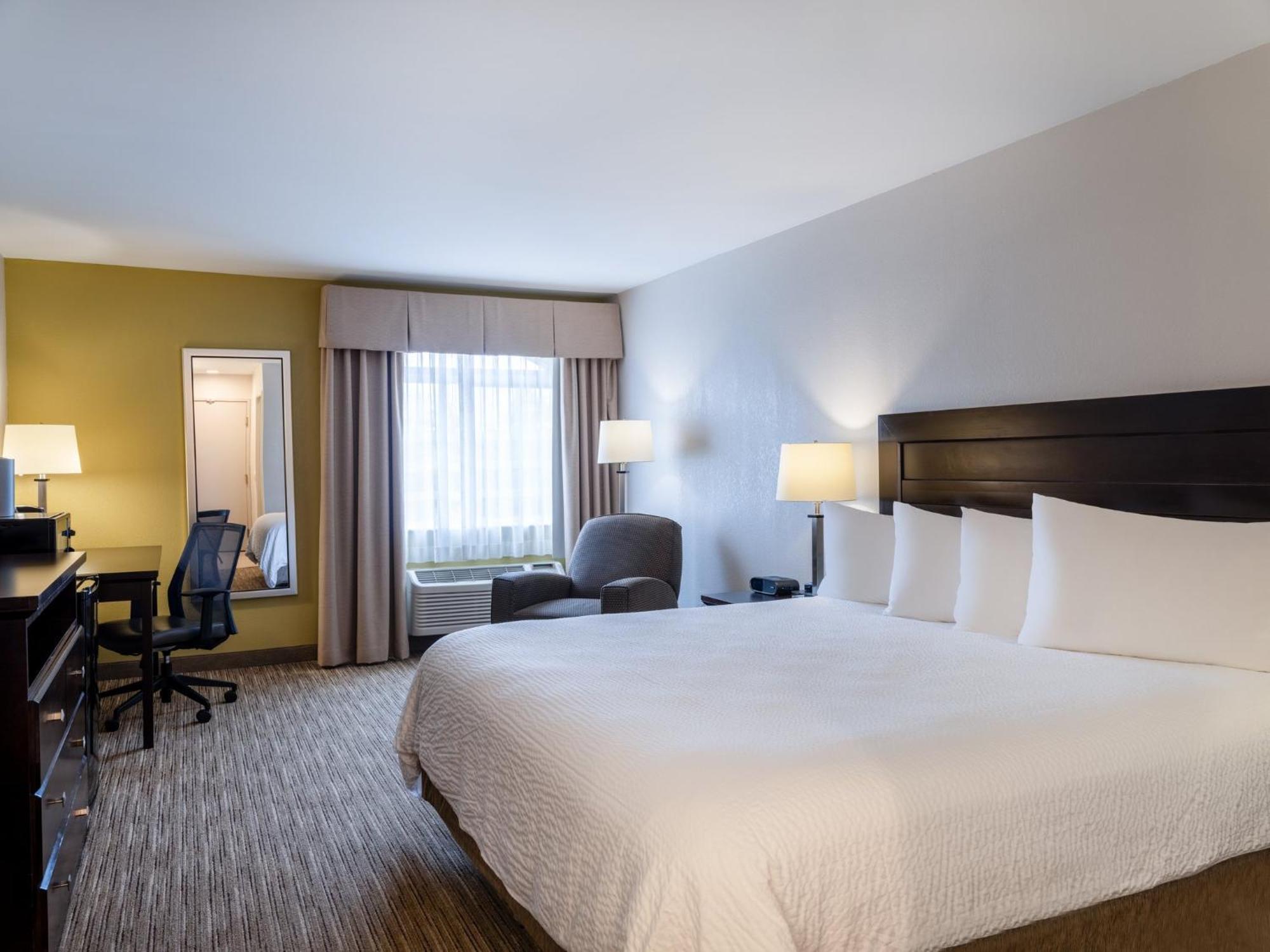 Express & Chicago-libertyville By Ihg Hotel 2*
