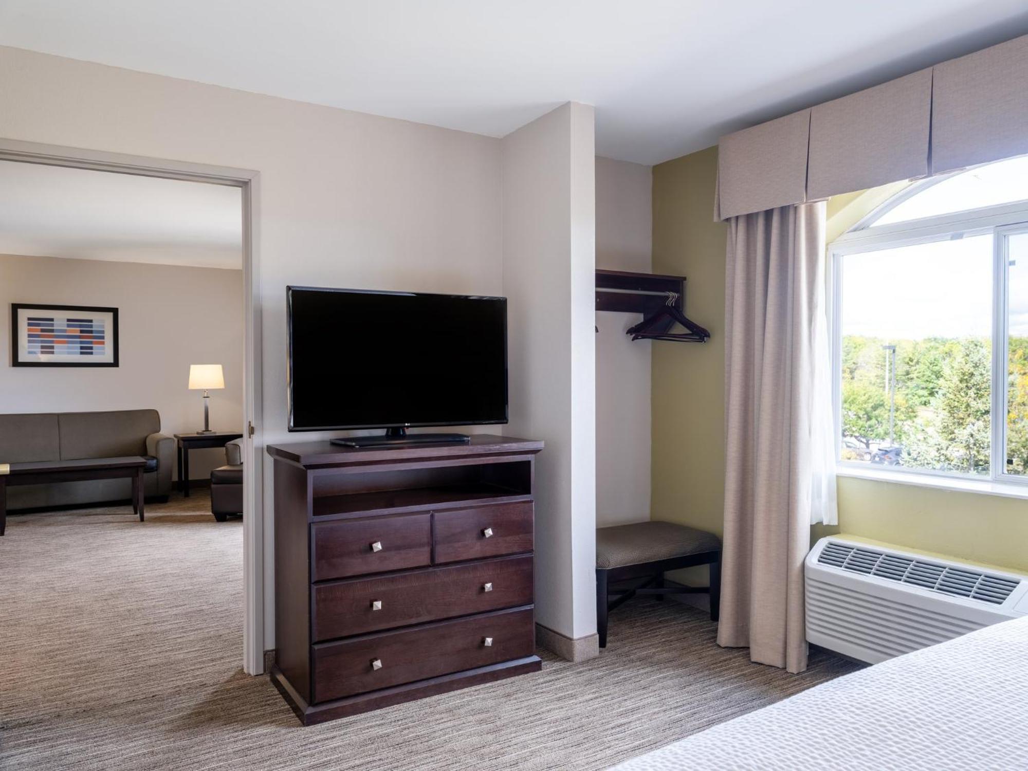 Express & Chicago-libertyville By Ihg