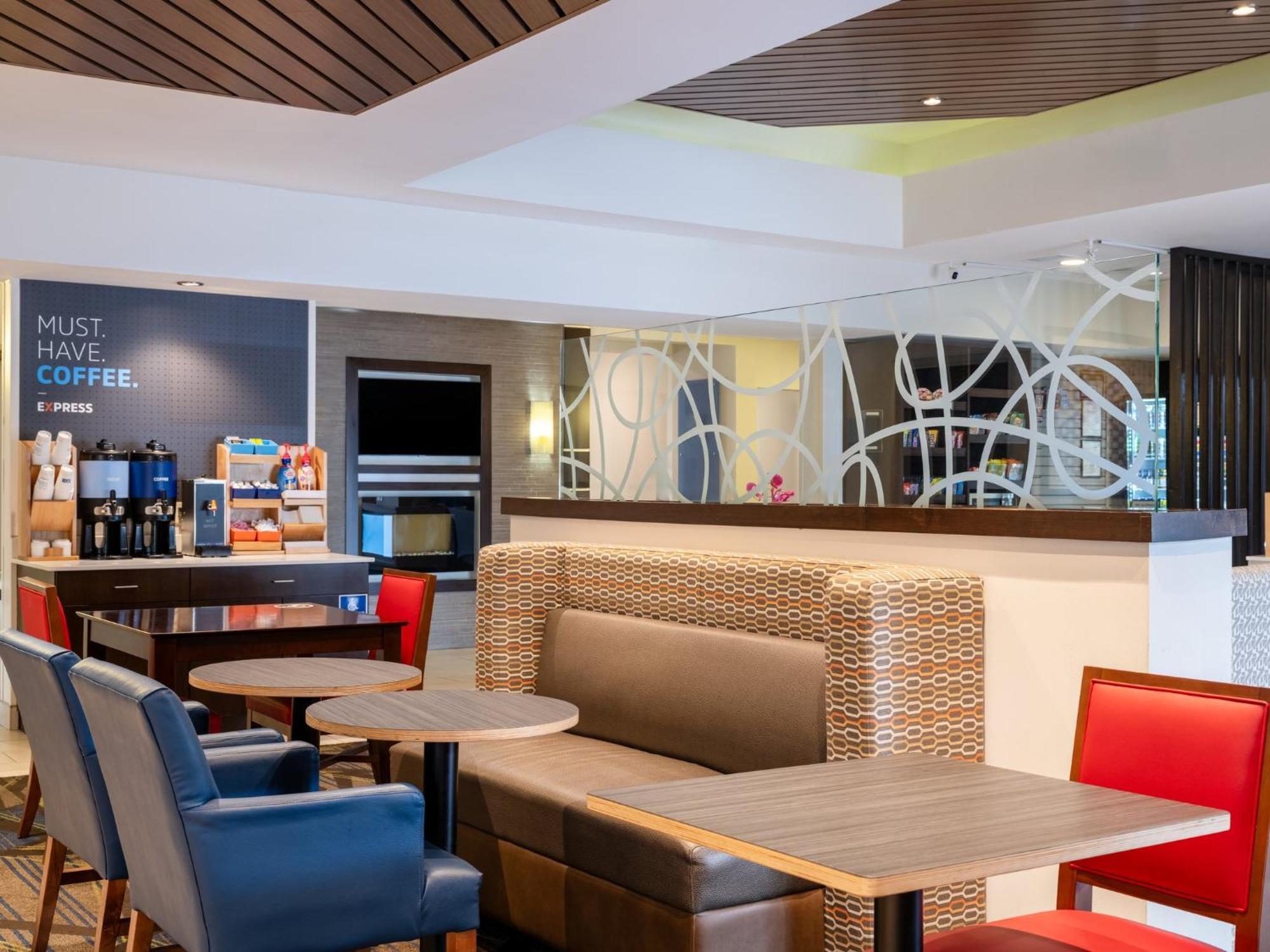 Express & Chicago-libertyville By Ihg Hotel