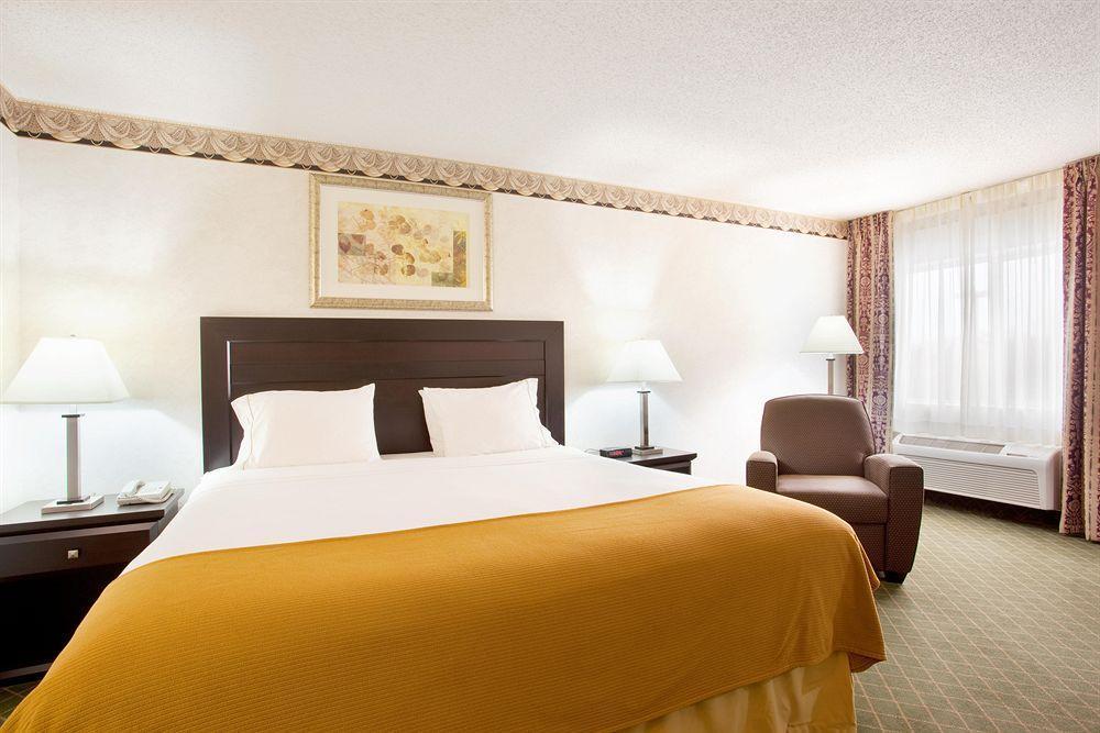 Express & Chicago-libertyville By Ihg Hotel Libertyville