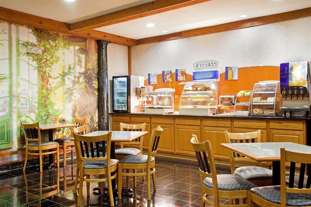 Express & Chicago-libertyville By Ihg Hotel Libertyville