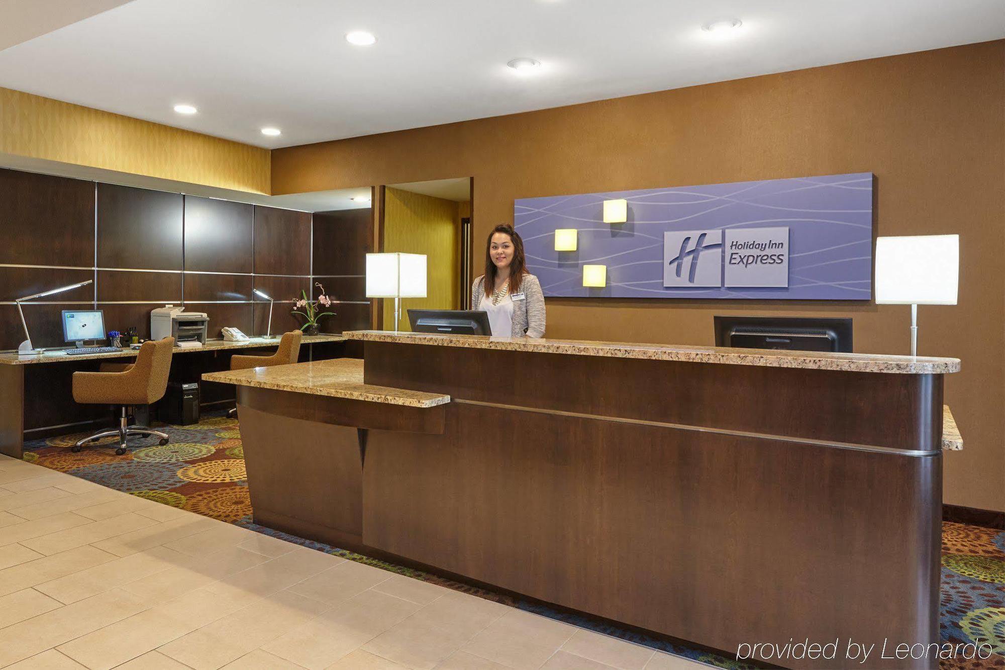 Hotel Express & Chicago-libertyville By Ihg 2*