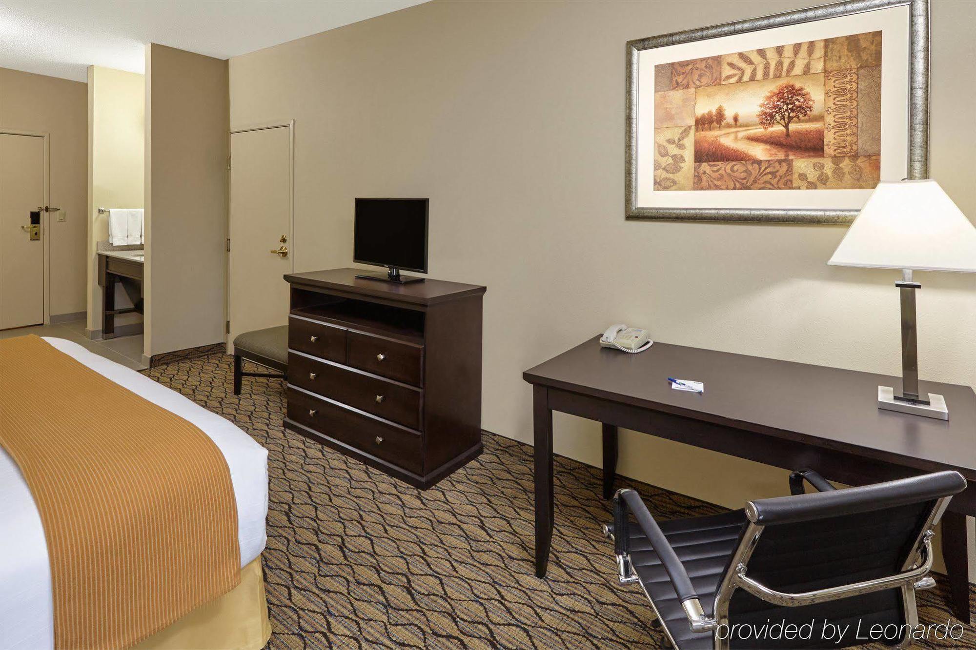 Hotel Express & Chicago-libertyville By Ihg Libertyville