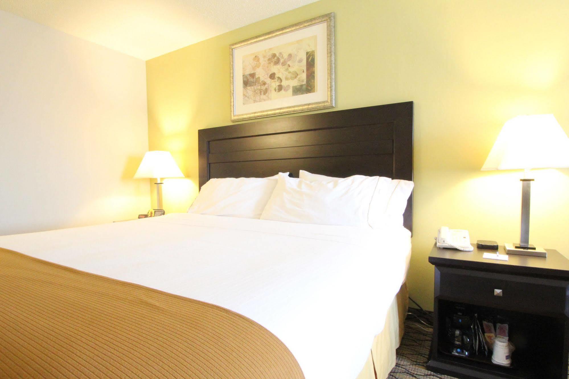 Hotel Express & Chicago-libertyville By Ihg