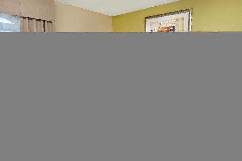 Hotel Express & Chicago-libertyville By Ihg 2*