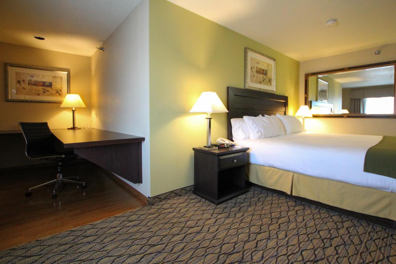 Express & Chicago-libertyville By Ihg Hotel Libertyville