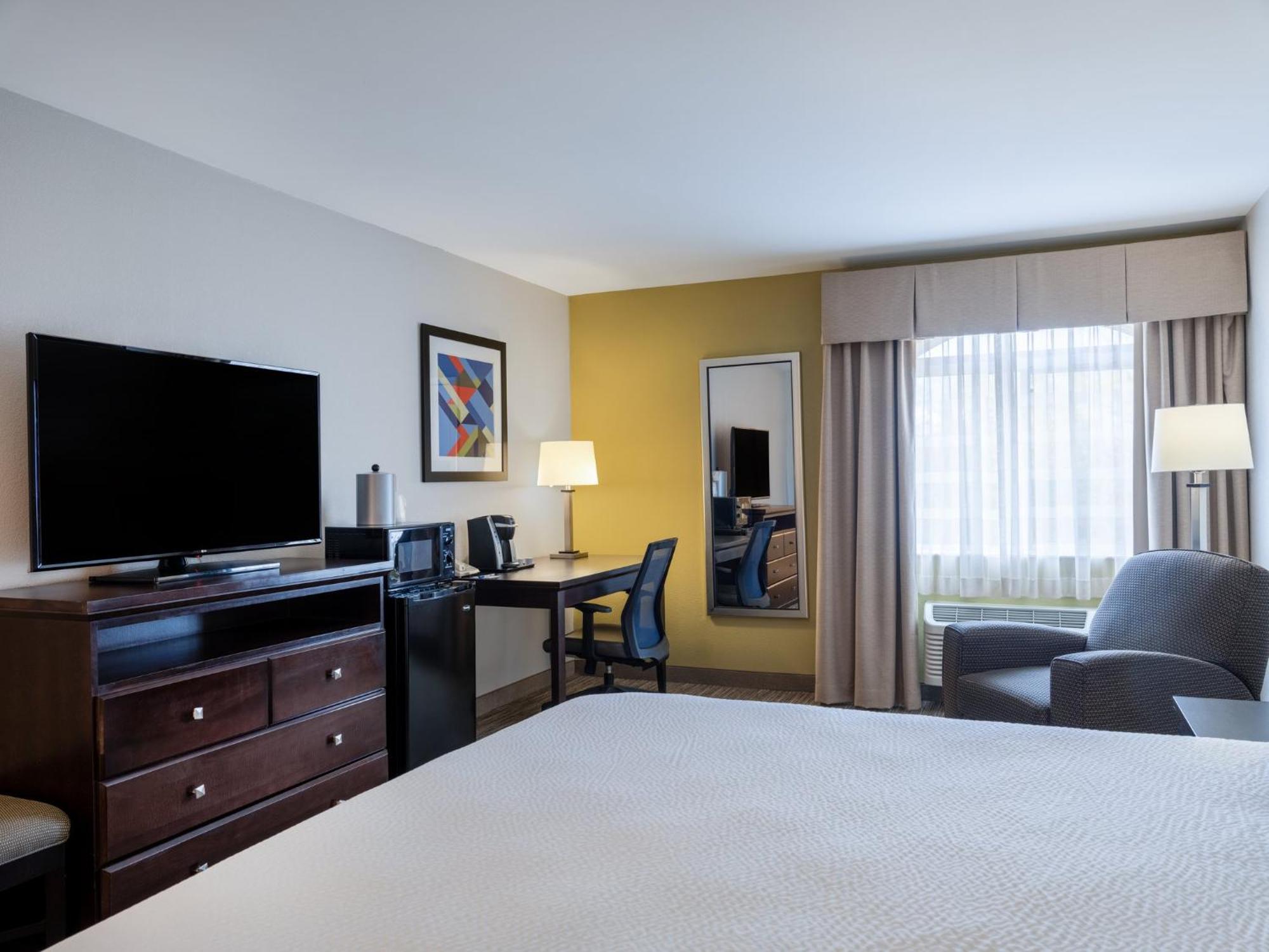 Hotel Express & Chicago-libertyville By Ihg Libertyville