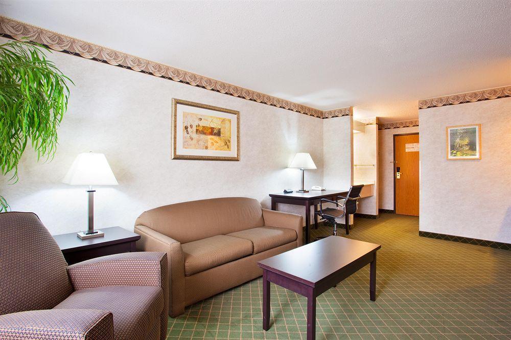 Express & Chicago-libertyville By Ihg 2*