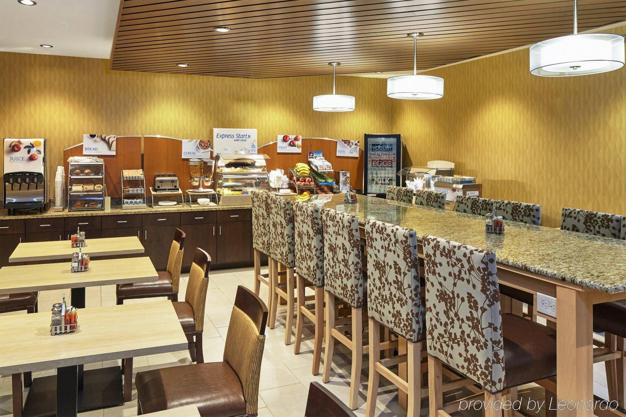 Express & Chicago-libertyville By Ihg Hotel 2*